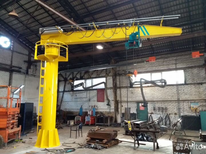 Консольный кран на опоре