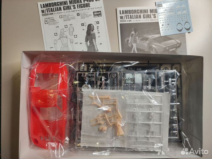 1/24 Lamborghini Miura P400 SV с фигурой девушки