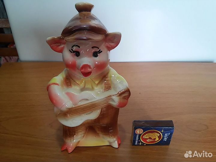 Статуэтки.Свинка,собака большая,козел,гуси