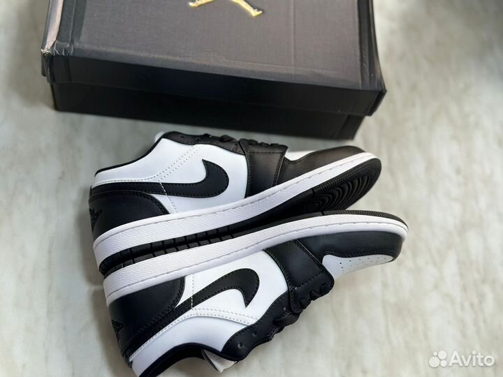 Nike Air Jordan 1 Low Black White