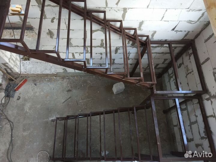 Изготовление металлокаркасов лестниц