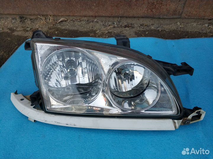 Продам фару на Toyota Caldina 1998г
