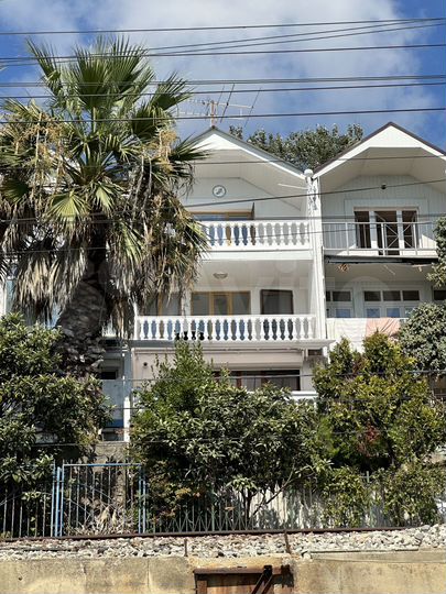 Дом 175 м² на участке 2 сот.