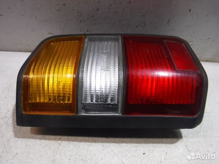 Фонарь задний левый Mitsubishi L300