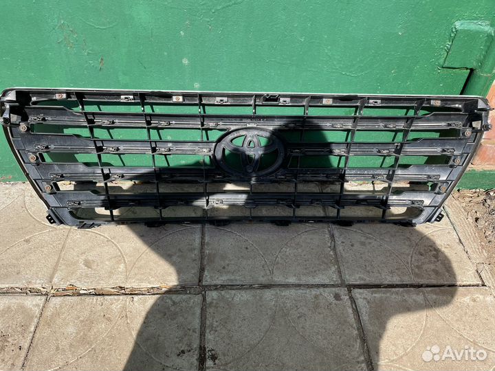 Решетка радиатора toyota land cruiser 200