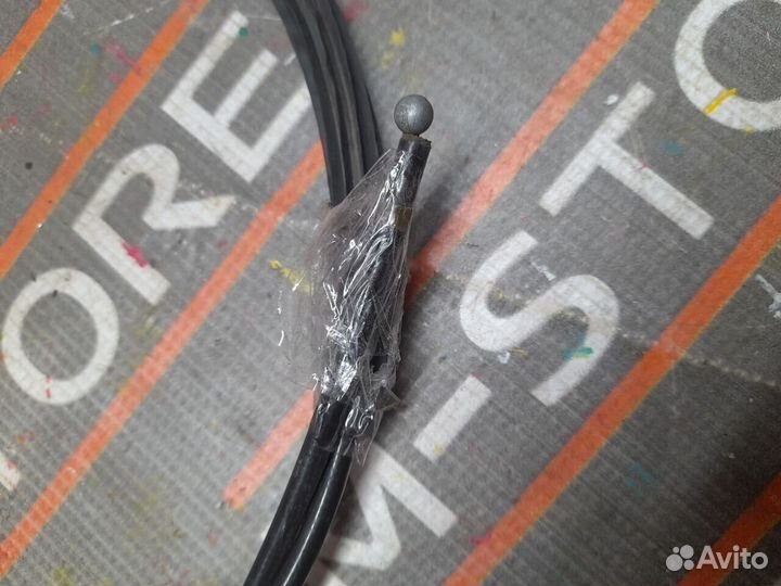 Тросик капота Фольцваген Passat b6 Правый руль