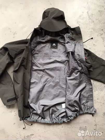 На воврате Ветровка mountain equipment gore tex