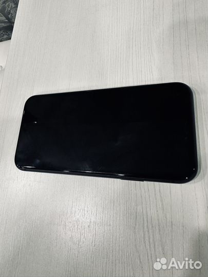 Телефон iPhone 11