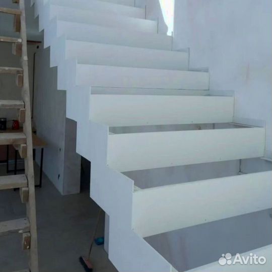 Лестница в коттедж