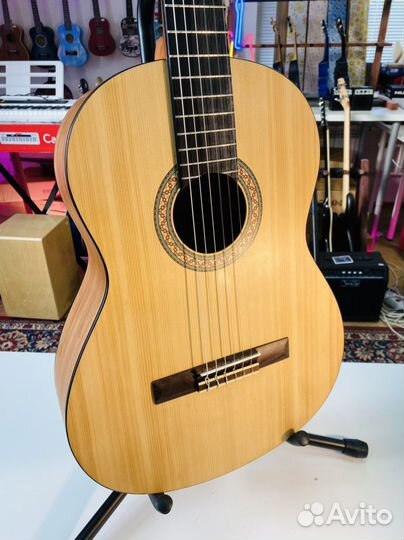 Гитара Yamaha C40M