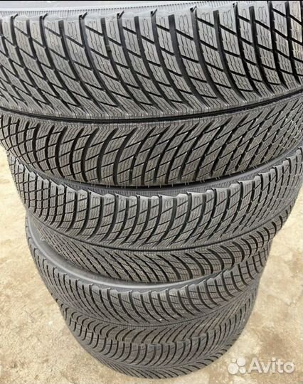 Michelin Pilot Alpin 5 SUV 325/35 R22 и 285/40 R22 114W
