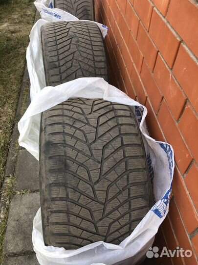 Yokohama BluEarth Winter V905 285/35 R21 и 325/30 R21