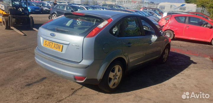 Спойлер крышки багажника Ford Focus 2 2007