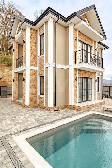 Коттедж 180 м² на участке 4 сот.