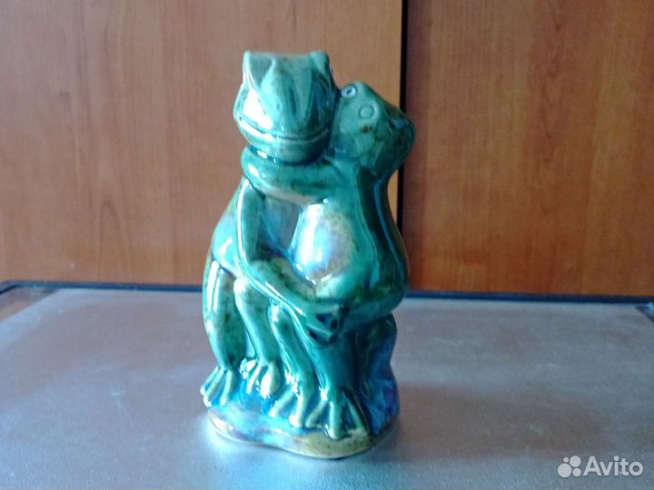 Статуэтка фарфор