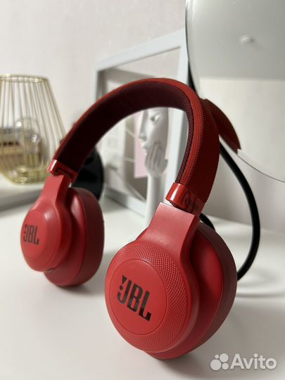 Беспроводные наушники JBL E55BT tred