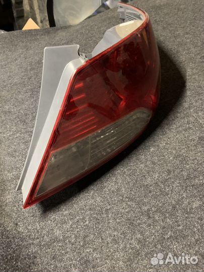 Фонарь правый трещина Hyundai Solaris до 2014г
