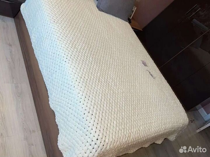 Пледы и покрывало