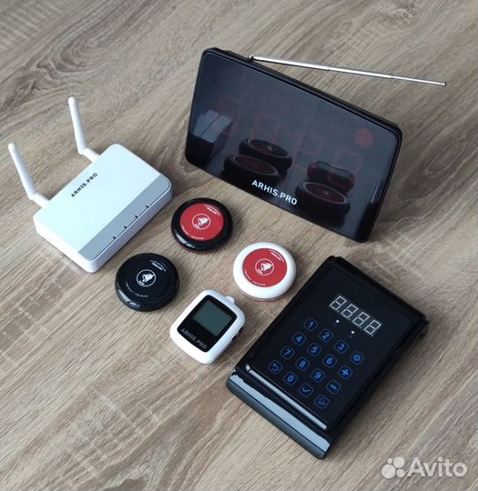 Система вызова: кнопка вызова официанта и табло