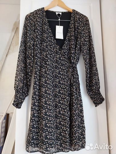 Платье на запах новое 44 S