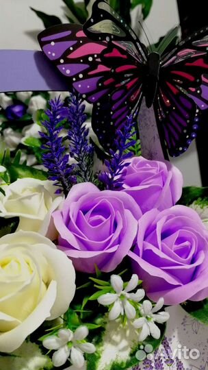 Подарок корзина из пенных роз