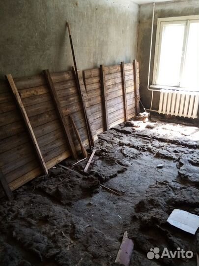 Демонтаж полов, стен, перегородок, плитки