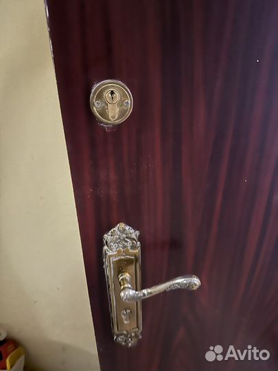 Металлическая дверь бу