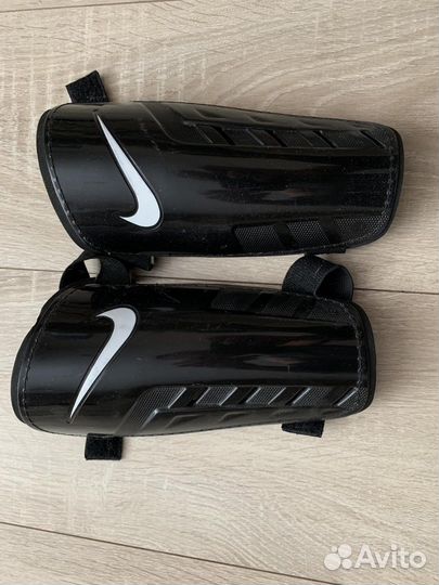 Футбольные щитки