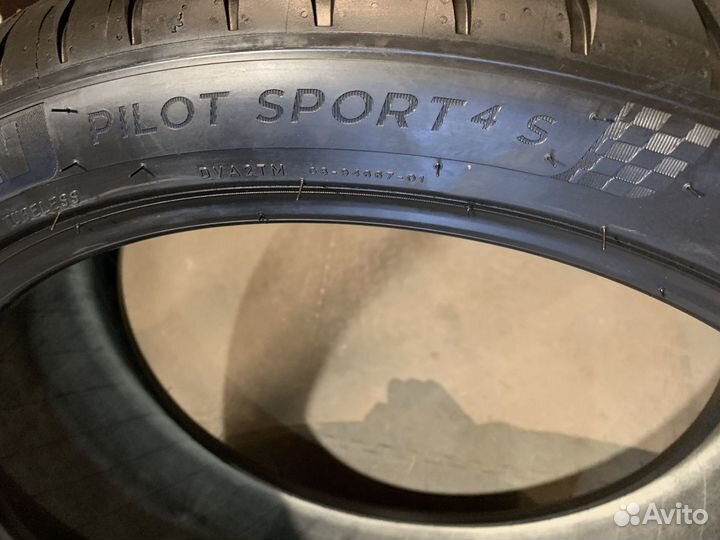 Michelin Pilot Sport 4 S 245/40 R21 100Y