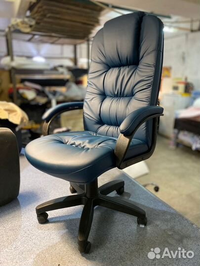 Офисное кресло