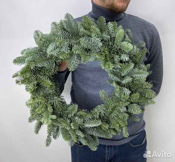 Венок из живой ели