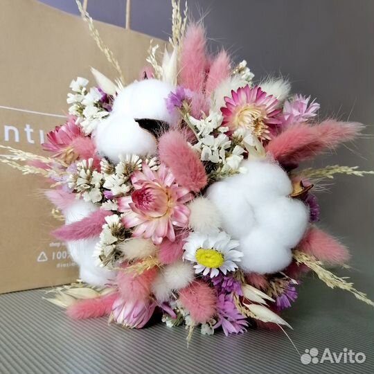 Розовый букет из сухоцветов