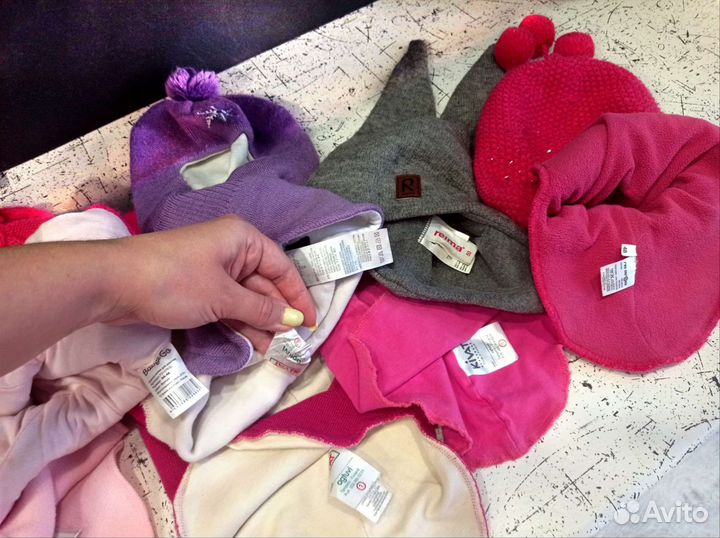 Шлемы, манишки, шапки, варежки, краги, перчатки