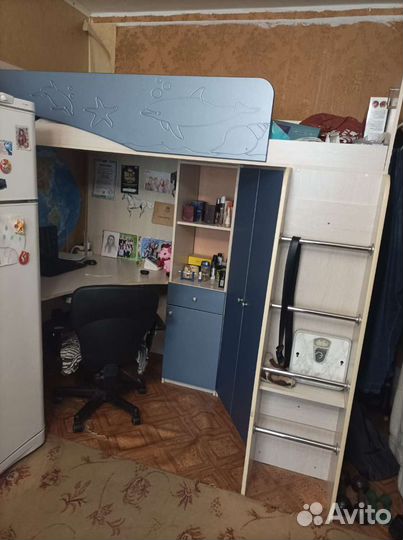 Детская кровать чердак со столом и шкафом