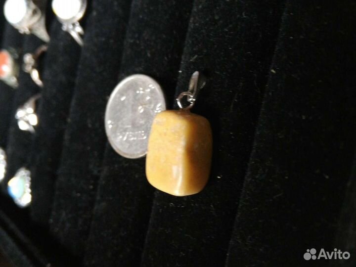 Кулон из янтарь