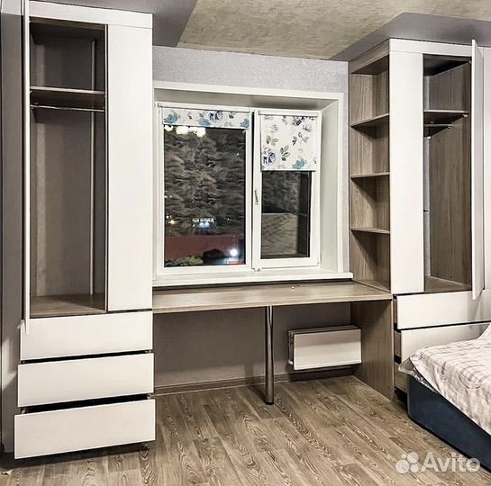 Письменный стол в детскую