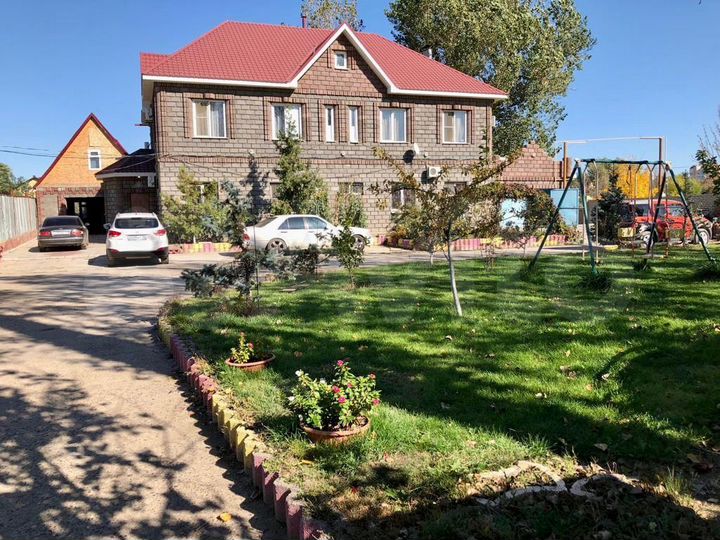 Коттедж 365 м² на участке 18 сот.