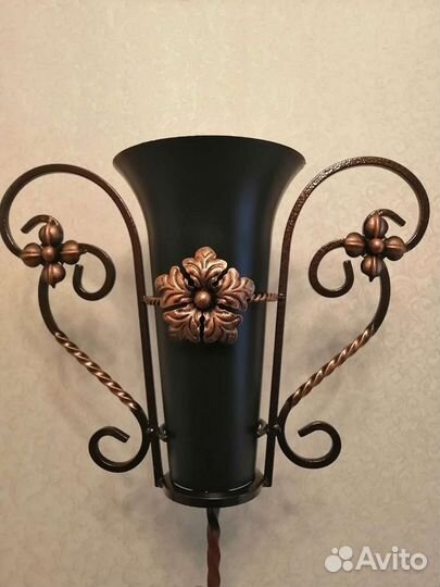 Ваза для цветов на могилу