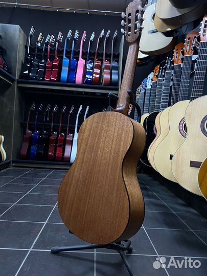 Классическая гитара Новая 4/4