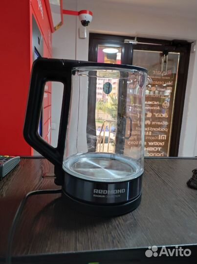 Электрочайник Redmond RK-G196 черный