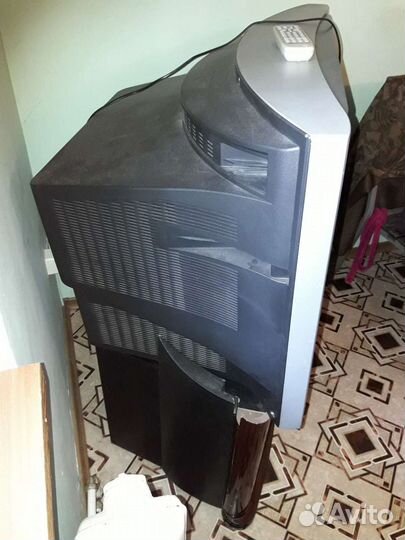 Телевизор JVC и тумба philips