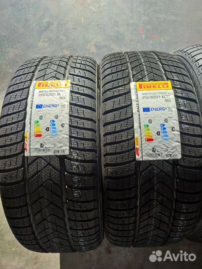 Pirelli Winter Sottozero 3 255/35 R21 и 275/35 R21 103V