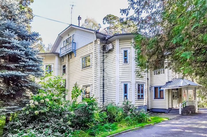 Дом 533 м² на участке 1,6 га