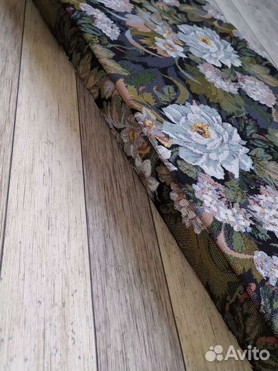 Гобеленовая подушка-сидушка для подоконника