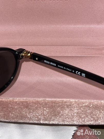 Солнцезащитные очки Miu Miu Regard