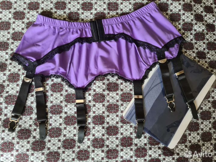 Пояс для чулок с чулками 