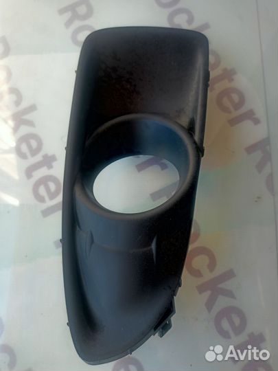 Накладка противотуманной фары передняя правая Mazd