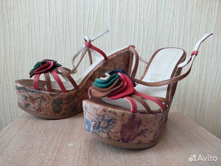Босоножки женские
