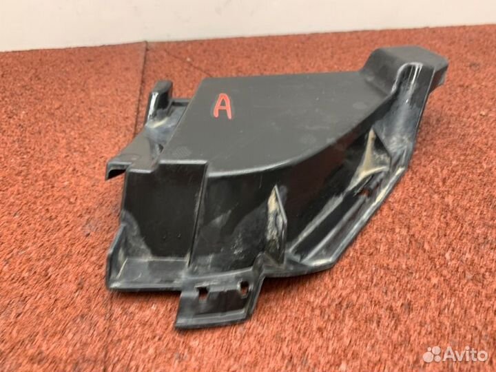 Дефлектор радиатора левый Renault Logan 2 L8