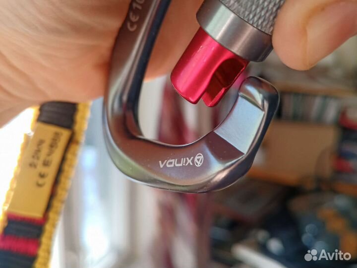 Карабины разные для альпинизма 2500кг.на разрыв